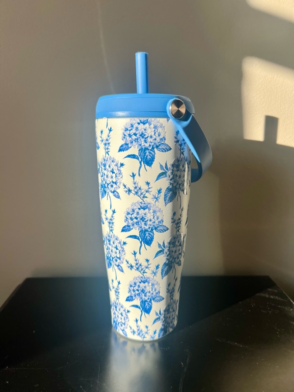 Blue Hydrangea Insulated Tumbler with Straw and Carry Handle, NWT